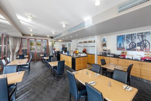Food and beverages, Nesuto Mounts Bay in Perth Food and beverages, Nesuto Mounts Bay in Perth