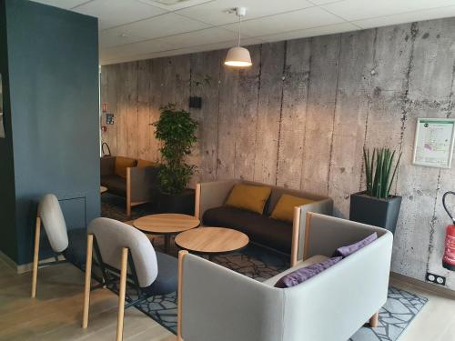 Спільний лаунж/ТБ зона, B&B HOTEL Ouistreham in Ouistreham Спільний лаунж/ТБ зона, B&B HOTEL Ouistreham in Ouistreham