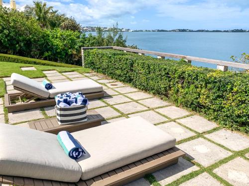 Attività, Sound Winds private oceanfront estate with private tennis court & swim dock Property overview in Bermuda Attività, Sound Winds private oceanfront estate with private tennis court & swim dock Property overview in Bermuda