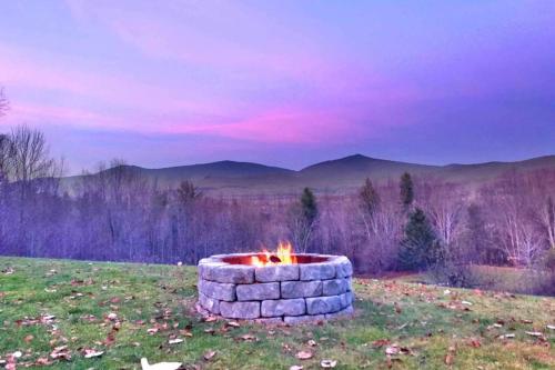 90 acre Indescribable Mountain View Getaway! Hot Tub - Pool Table - Fire Pit - Games! in Shrewsbury (VT) 90 acre Indescribable Mountain View Getaway! Hot Tub - Pool Table - Fire Pit - Games! in Shrewsbury (VT)