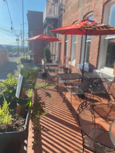 Balcony/terrace, Hotel Gunter in Frostburg (MD) Balcony/terrace, Hotel Gunter in Frostburg (MD)