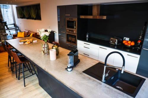 Amazon Corten in Marche-en-Famenne Amazon Corten in Marche-en-Famenne