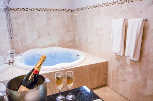 Banheira de hidromassagem, Arenal Manoa Resort & Hot Springs in La Fortuna Banheira de hidromassagem, Arenal Manoa Resort & Hot Springs in La Fortuna