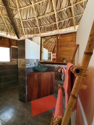 Bathroom, Ocean Lodge Kite & Windsurf in Antsiranana Bathroom, Ocean Lodge Kite & Windsurf in Antsiranana