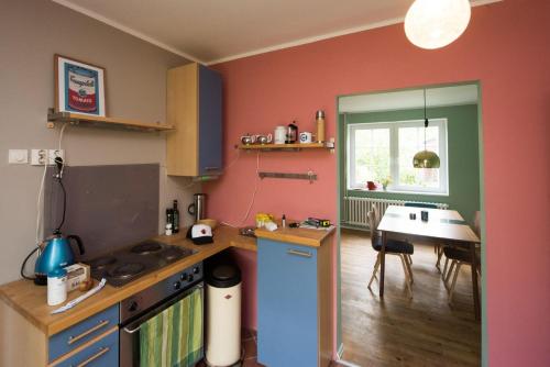 Schoenes-Ferienhaus-mit-Garten-Mid-Century-Moebeln-in-Strand-naehe-Avendorf in Avendorf Schoenes-Ferienhaus-mit-Garten-Mid-Century-Moebeln-in-Strand-naehe-Avendorf in Avendorf