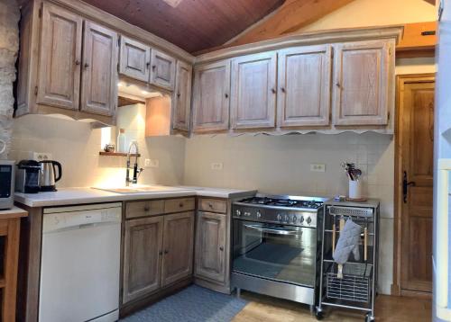 keuken, gîte de charme avec piscine (gite de charme avec piscine) in Castelnau-Montratier keuken, gîte de charme avec piscine (gite de charme avec piscine) in Castelnau-Montratier