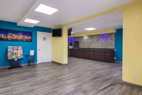 大堂, 門羅維爾匹茲堡羅德威套房酒店 (Rodeway Inn & Suites Monroeville-Pittsburgh) in 門羅維爾 (PA) 大堂, 門羅維爾匹茲堡羅德威套房酒店 (Rodeway Inn & Suites Monroeville-Pittsburgh) in 門羅維爾 (PA)