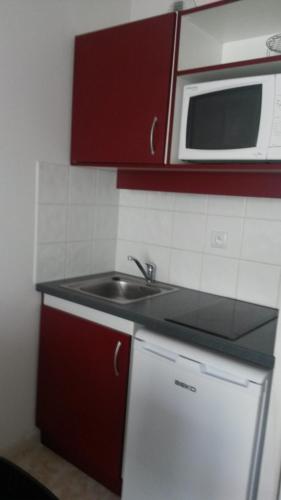 This photo about Bed In City - Le Virgile shared on HyHotel.com