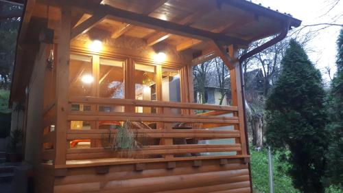 Erkély/terasz, Obiteljski Apartman Borovi in Visoko Erkély/terasz, Obiteljski Apartman Borovi in Visoko