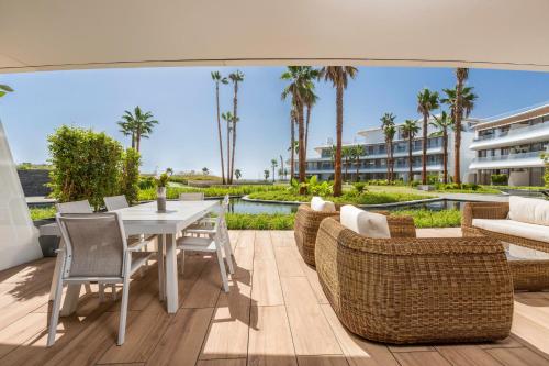 Terraza/balcón, The Edge Front Line Beach Luxury and Spa in La Gaspara Terraza/balcón, The Edge Front Line Beach Luxury and Spa in La Gaspara