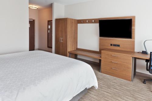 Holiday Inn Express Fayetteville in Fayetteville (GA) Holiday Inn Express Fayetteville in Fayetteville (GA)