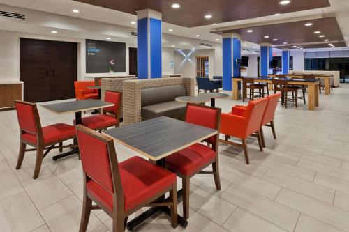 Eten en drinken, Holiday Inn Express Fayetteville By IHG in Fayetteville Eten en drinken, Holiday Inn Express Fayetteville By IHG in Fayetteville