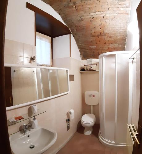 Bathroom, Casa Vacanza Scacco d' Argento in Darfo Boario Terme Bathroom, Casa Vacanza Scacco d' Argento in Darfo Boario Terme