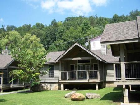 숙소 외관, Carr's Northside Hotel and Cottages in 개틀린버그 (TN) 숙소 외관, Carr's Northside Hotel and Cottages in 개틀린버그 (TN)
