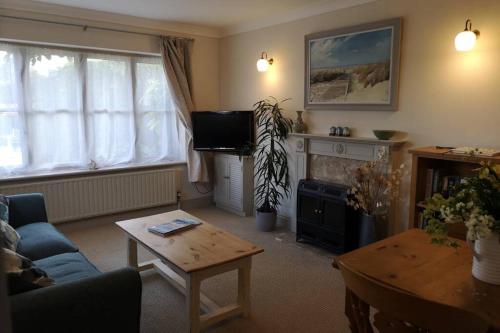 Blakeney Norfolk Bramble Lodge ***Self Catering***