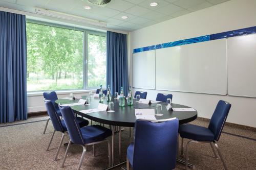 Park Inn by Radisson Frankfurt Airport - image 9