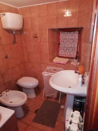 Bathroom, Appartamento Indipendente tra Leonessa e Amatrice in Civita Castellana Bathroom, Appartamento Indipendente tra Leonessa e Amatrice in Civita Castellana