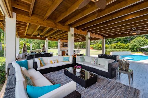 Garden, Stunning Villa with Private Pool and Jacuzzi in Casa de Campo in La Romana Garden, Stunning Villa with Private Pool and Jacuzzi in Casa de Campo in La Romana