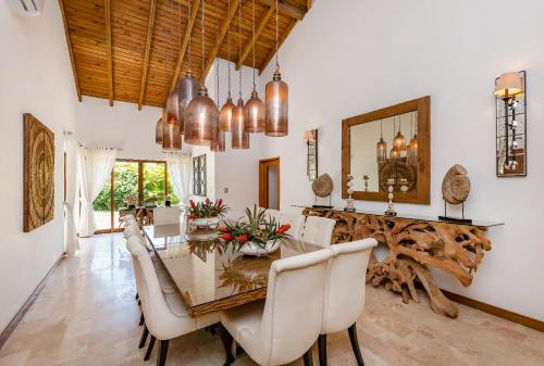 Facilities, Stunning Villa with Private Pool and Jacuzzi in Casa de Campo in La Romana Facilities, Stunning Villa with Private Pool and Jacuzzi in Casa de Campo in La Romana