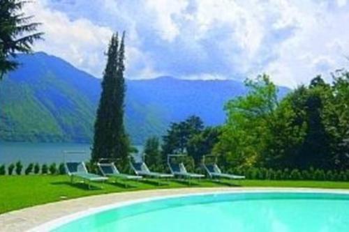 Swimming pool, Tremezzo Residence 3 in Tremezzo Swimming pool, Tremezzo Residence 3 in Tremezzo