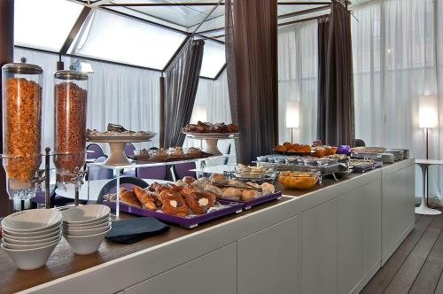Food and beverages, Hotel Caravel near Catacombs of Saint Callixtus Food and beverages, Hotel Caravel near Catacombs of Saint Callixtus