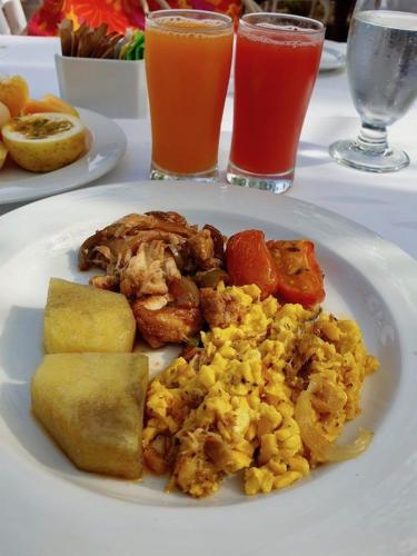 Food and beverages, MYSTIC RIDGE RESORT in Ocho Rios Food and beverages, MYSTIC RIDGE RESORT in Ocho Rios