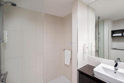 Bathroom, Ramada by Wyndham Leeds East in Leeds Bathroom, Ramada by Wyndham Leeds East in Leeds