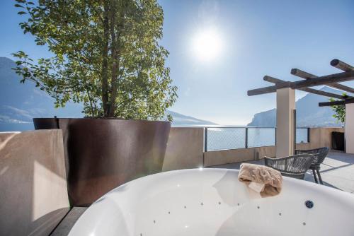 Balkon/teras, EALA My Lakeside Dream - Adults Friendly in Limone sul Garda Balkon/teras, EALA My Lakeside Dream - Adults Friendly in Limone sul Garda