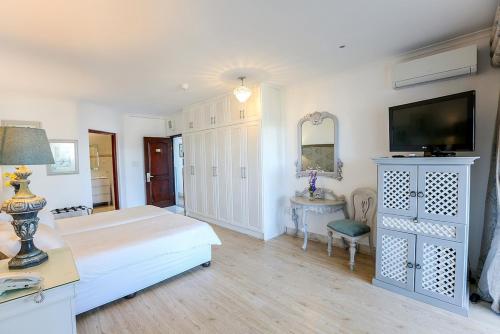Misty Waves Boutique Hotel in Hermanus Misty Waves Boutique Hotel in Hermanus