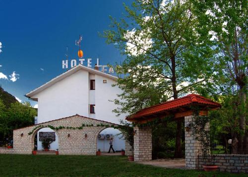 출입구, Hotel Faraggi in 클레이도니아 출입구, Hotel Faraggi in 클레이도니아