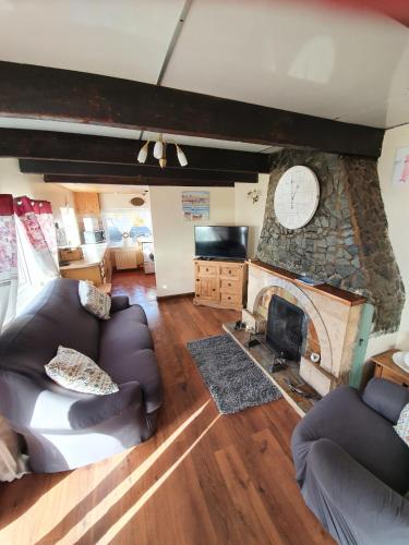 Mona Villa Holiday Home in Coulderton Mona Villa Holiday Home in Coulderton