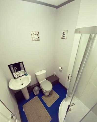 Bathroom, KINGS - Hotel & Guesthouse in Blackburn Bathroom, KINGS - Hotel & Guesthouse in Blackburn