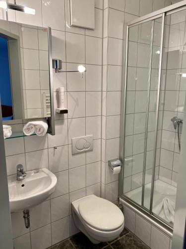 Bathroom, Hotel Waitzingers in Landsberg am Lech Bathroom, Hotel Waitzingers in Landsberg am Lech