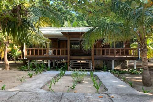 Luxurious Round Cay in Salitran Luxurious Round Cay in Salitran