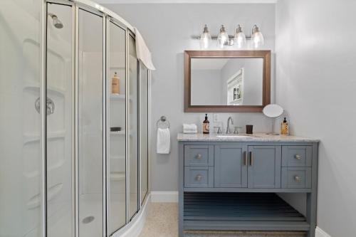 Bathroom, Fern Cottage - 3bd2ba - Private Pool in Grandview Heights Bathroom, Fern Cottage - 3bd2ba - Private Pool in Grandview Heights