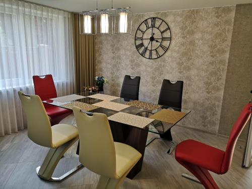 設施, Anas Namas in 布比艾 設施, Anas Namas in 布比艾