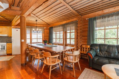 Karhunhovi in Karstula Karhunhovi in Karstula