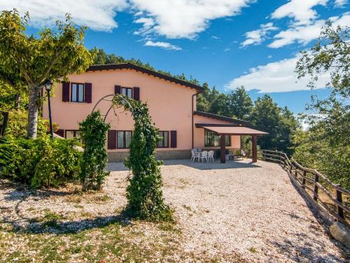 Exterior view, Agrotourismus im Apennin mit berdachtem Pool und Whirlpool in Apecchio Exterior view, Agrotourismus im Apennin mit berdachtem Pool und Whirlpool in Apecchio