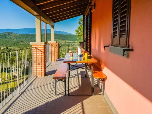 Erkély/terasz, Charming Villa with Pool in Capolona Erkély/terasz, Charming Villa with Pool in Capolona