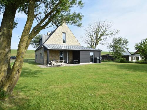 Vista exterior, Quaint Villa in Tzummarum with Garden Terrace and Barbecue in Franeker Vista exterior, Quaint Villa in Tzummarum with Garden Terrace and Barbecue in Franeker