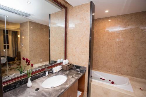 Bathroom, Hong Van Grand Hotel in Chuc Tchia Bathroom, Hong Van Grand Hotel in Chuc Tchia
