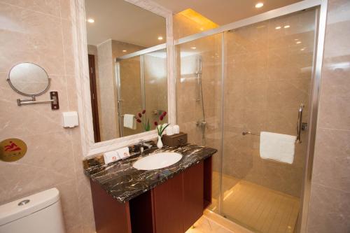 Bathroom, Hong Van Grand Hotel in Chuc Tchia Bathroom, Hong Van Grand Hotel in Chuc Tchia