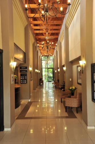 로비, Safari Hotel & Convention Centre in 루스텐버그 로비, Safari Hotel & Convention Centre in 루스텐버그