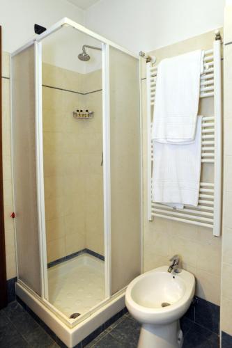 Bathroom, Hotel La Quercia in Valmontone Bathroom, Hotel La Quercia in Valmontone