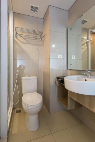 Bathroom, Kartika One Hotel - Jakarta in Cilandak Bathroom, Kartika One Hotel - Jakarta in Cilandak