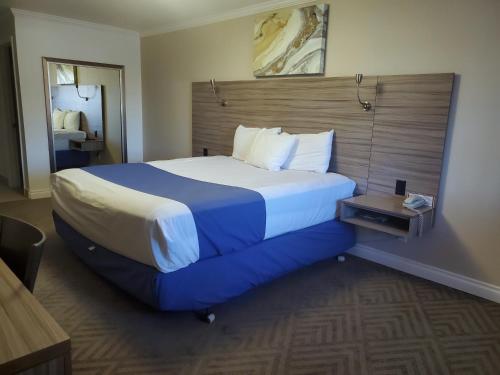 Guestroom, Exchange Club Motel in Beatty (NV) Guestroom, Exchange Club Motel in Beatty (NV)