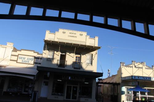 Mentor Chambers Apartment Bed & Breakfast in West Wyalong Mentor Chambers Apartment Bed & Breakfast in West Wyalong