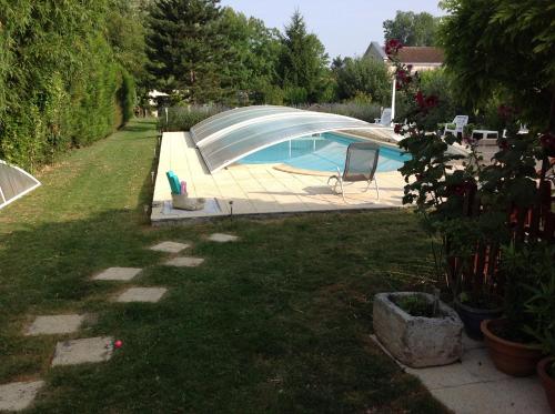 Studio charmant avec piscine privee a Saint-Jean-d'Angely, 40 m² in 聖讓當熱利 Studio charmant avec piscine privee a Saint-Jean-d'Angely, 40 m² in 聖讓當熱利