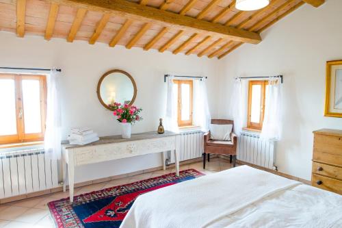 Home set in olive grove with stunning views in Mondavio Home set in olive grove with stunning views in Mondavio