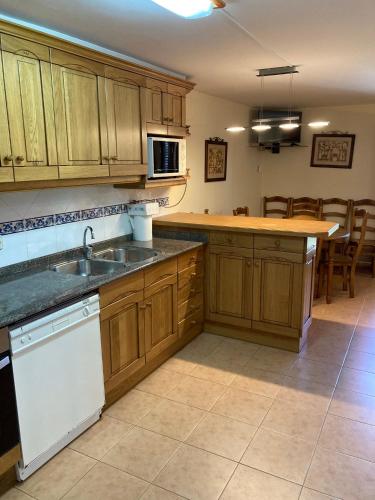 Konyha, Casa Encuentra, en el Pirineo al lado de Ainsa in El Pueyo De Araguas Konyha, Casa Encuentra, en el Pirineo al lado de Ainsa in El Pueyo De Araguas